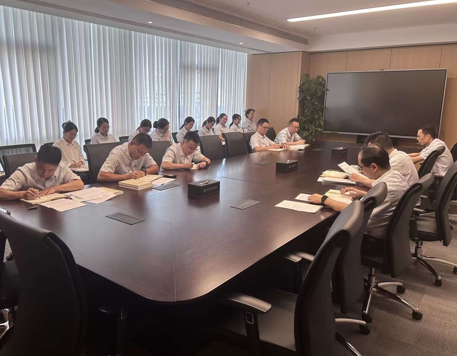 学习正确政绩观.jpg